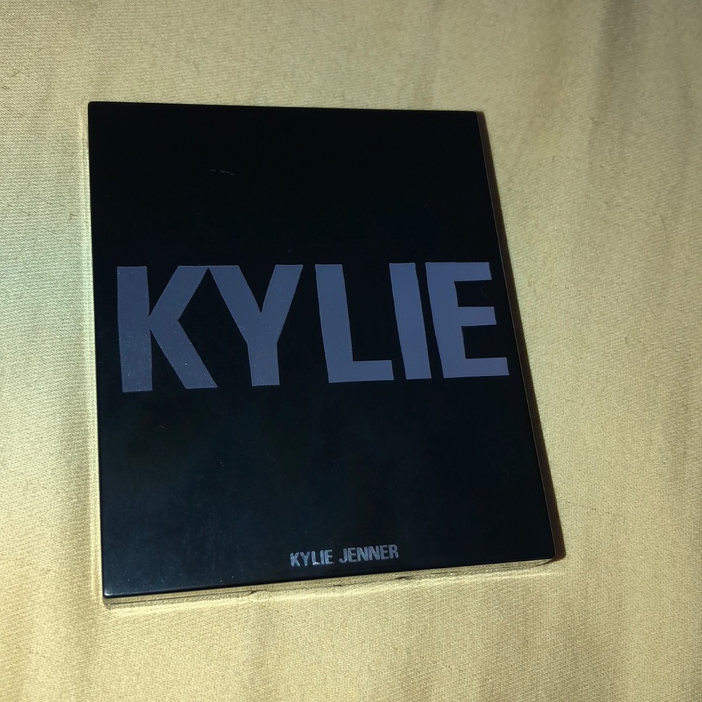 Kylie Cosmetics Go Ghost Highlighter